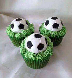 Football-Cup-Cake